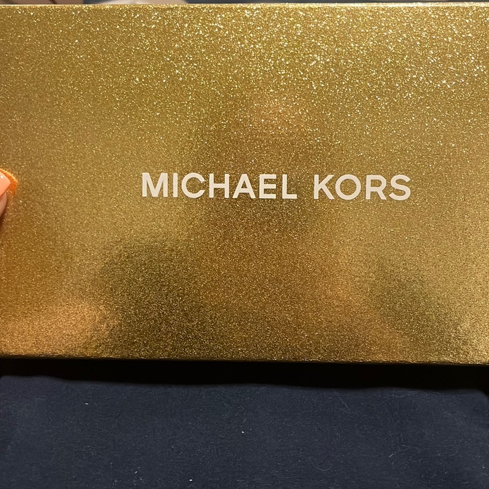 It’s a Michael kors wallet. It’s never been used.